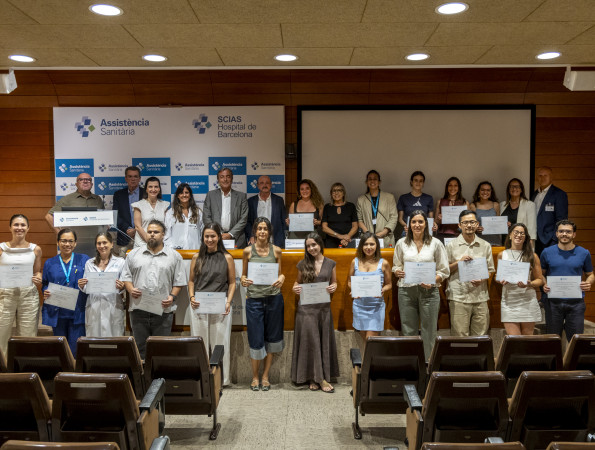 Foto de família de la promoció 2026 del Programa de Beques Assistència Sanitària