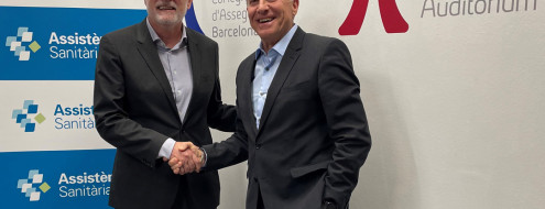 Joan Carles Díaz Meco i Francesc Santasusanna signen l'acord de col·laboració entre Assistència Sanitària i el Col·legi de Mediadors d'Assegurances de Barcelona