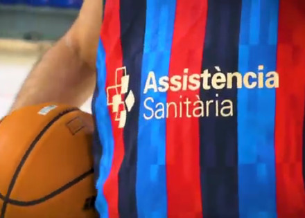 Samarreta del FC Barcelona amb el logotip d'Assistència Sanitària