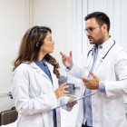 doctores hablando